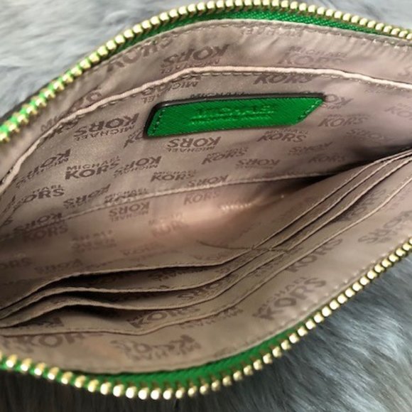 NWOT Michael Kors Clutch Wristlet - Picture 4 of 5